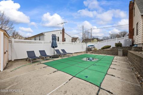 350 East Road Belford NJ 07718