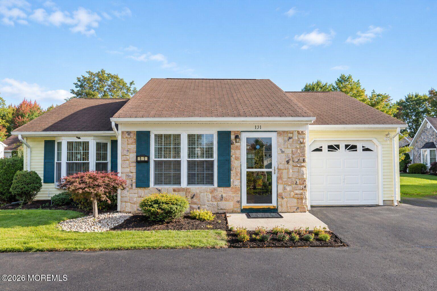 121 Farnworth Close Freehold NJ 07728