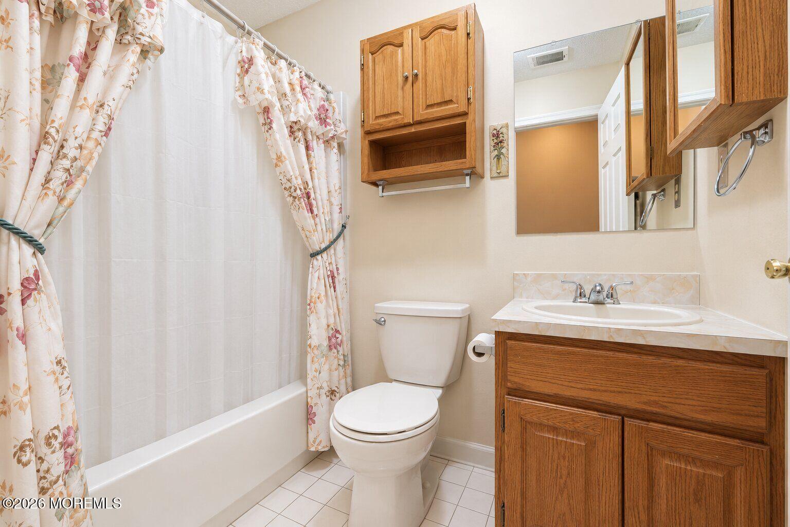 121 Farnworth Close Freehold NJ 07728