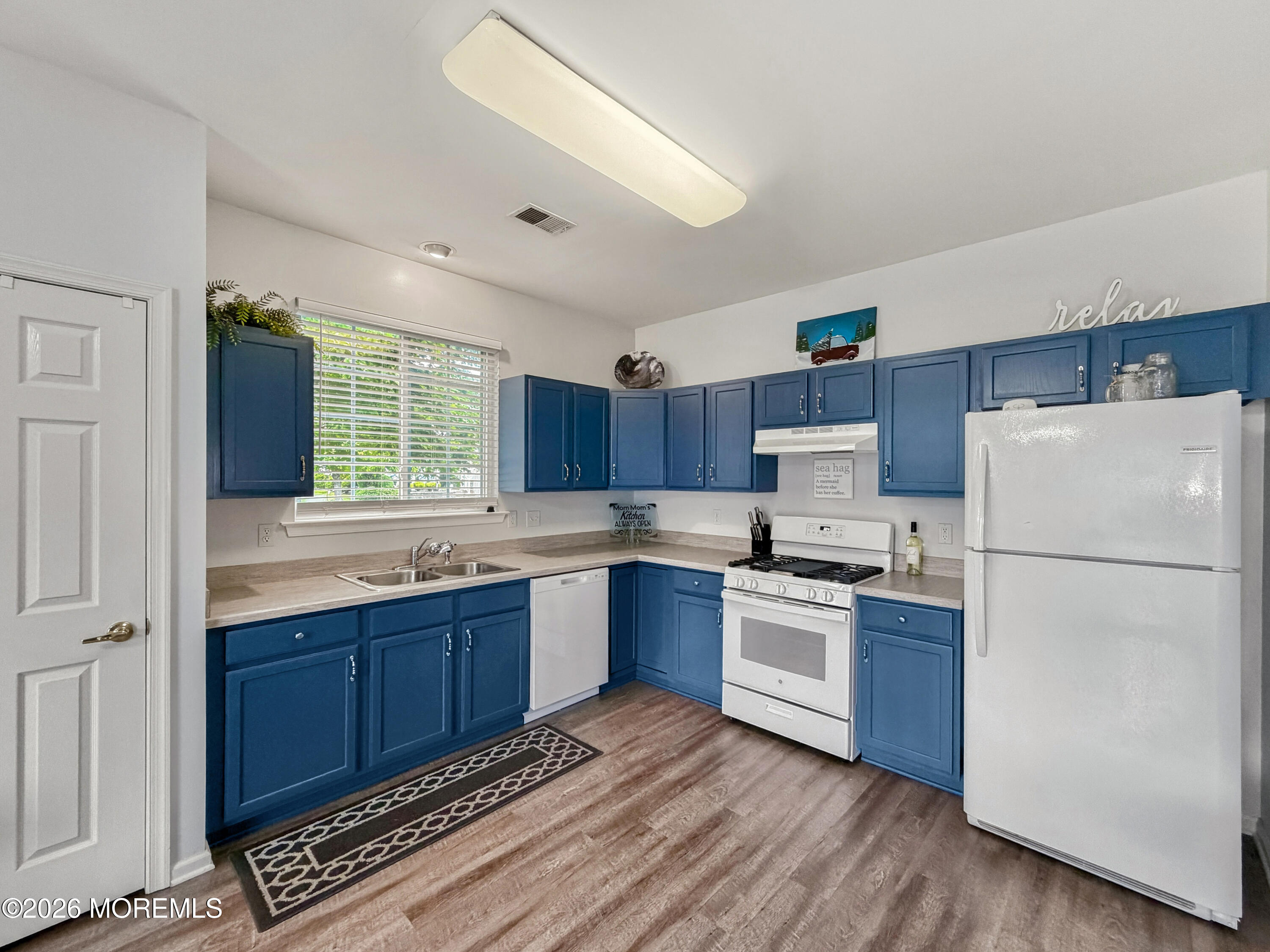 2 Warwick Court Barnegat NJ 08005
