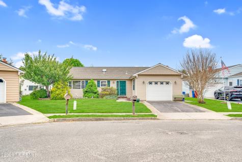 27 Tropicana Court Toms River NJ 08757