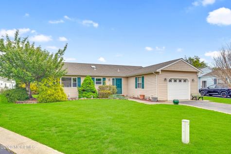 27 Tropicana Court Toms River NJ 08757