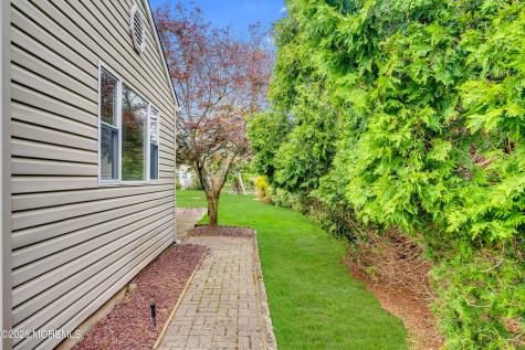 27 Tropicana Court Toms River NJ 08757