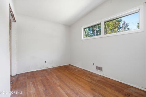 190 Parkview Terrace N Middletown NJ 07738