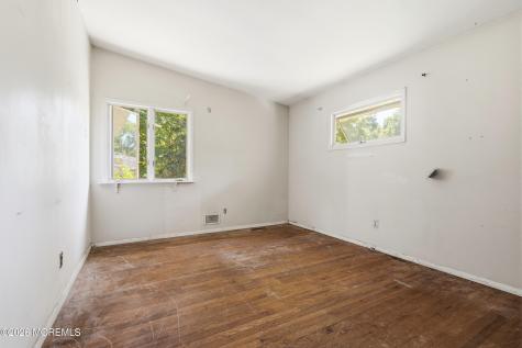 190 Parkview Terrace N Middletown NJ 07738