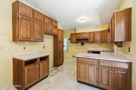 190 Parkview Terrace N Middletown NJ 07738
