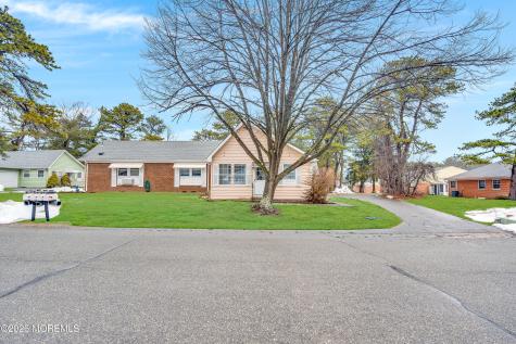 8B Flintlock Lane Whiting NJ 08759