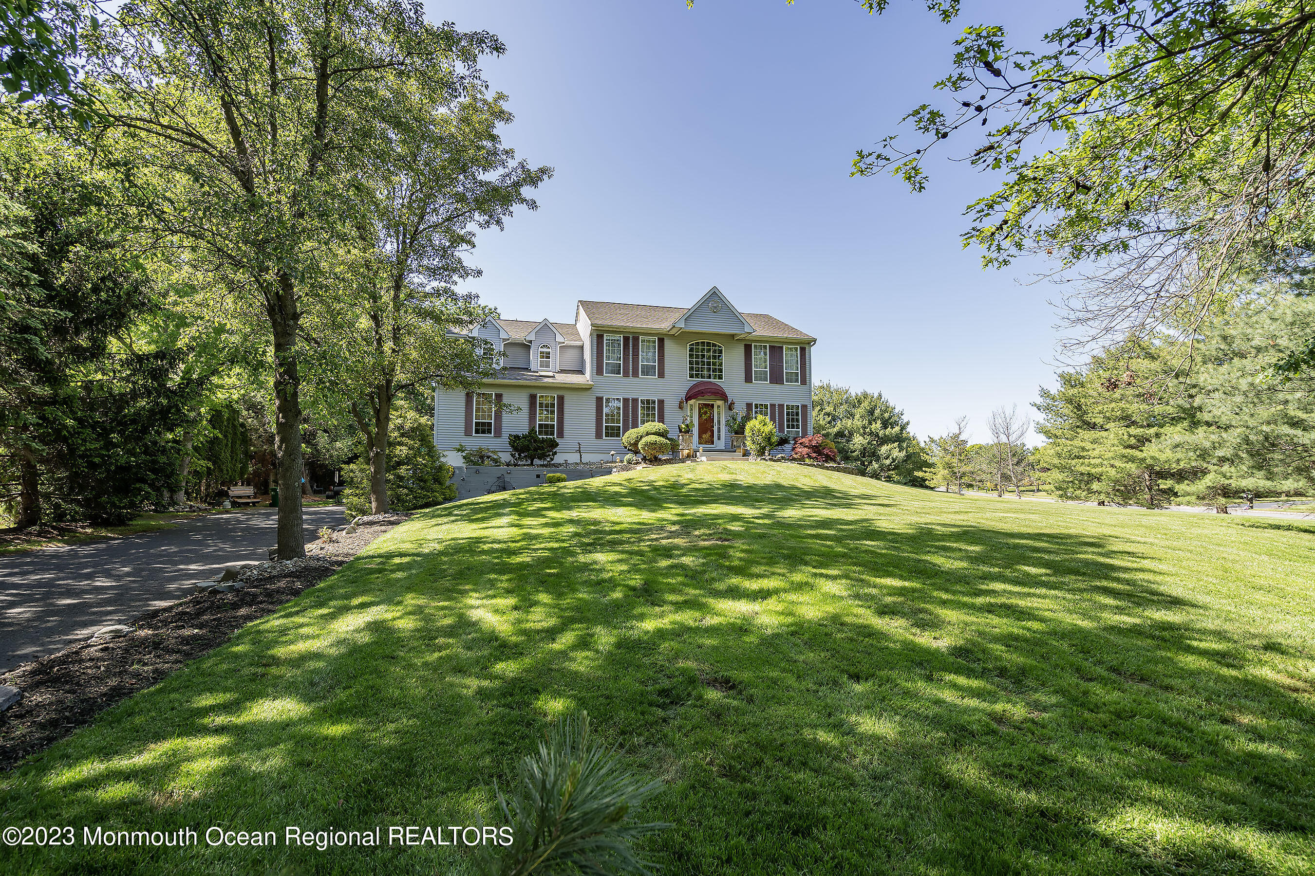 2 Twin Oaks Court Jackson NJ 08527