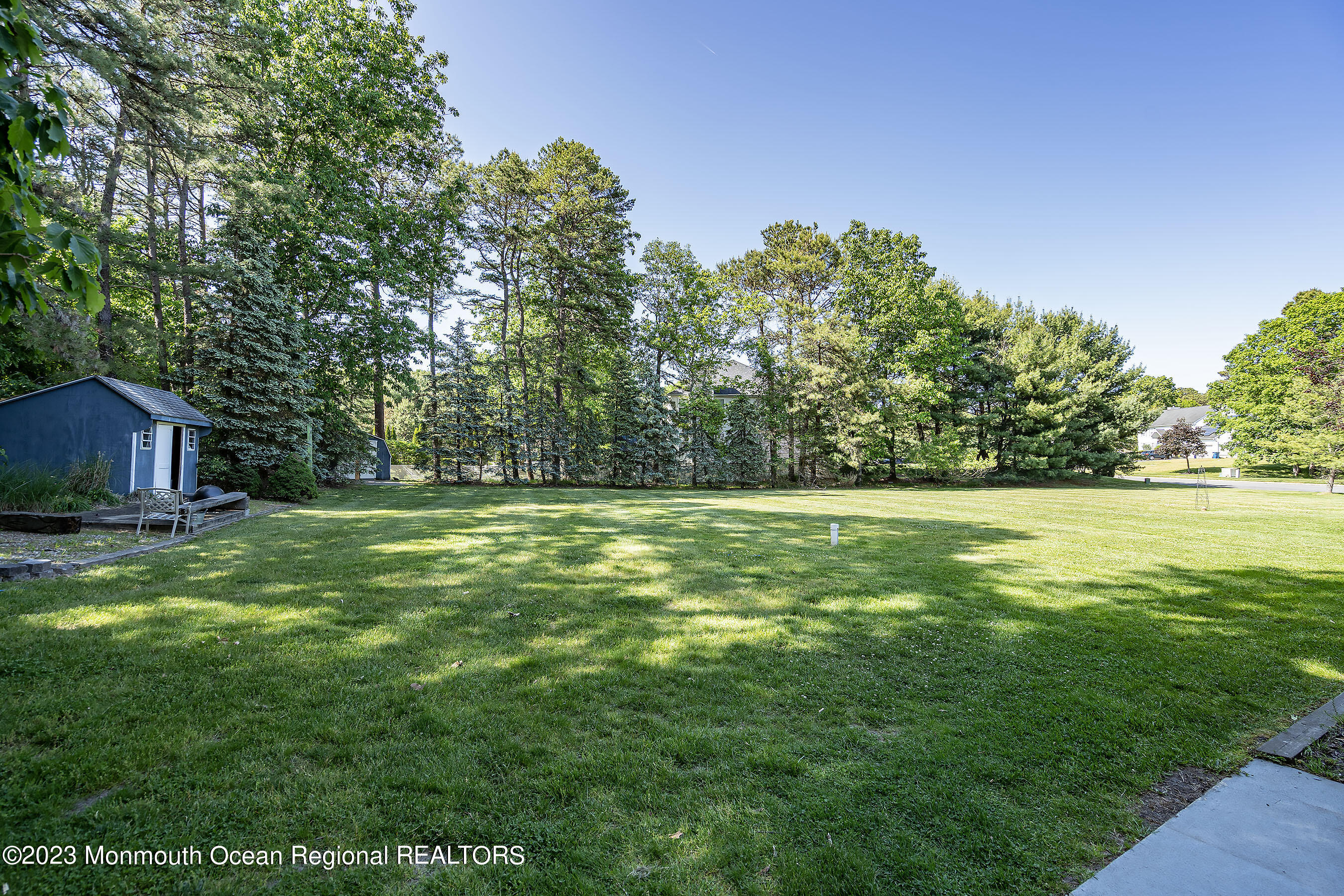 2 Twin Oaks Court Jackson NJ 08527
