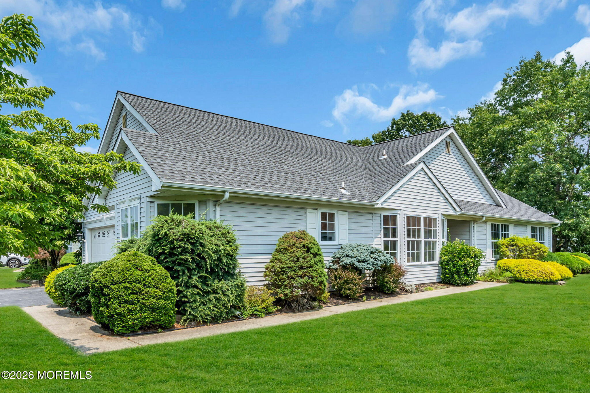 39 Strawberry Lane Lakewood NJ 08701