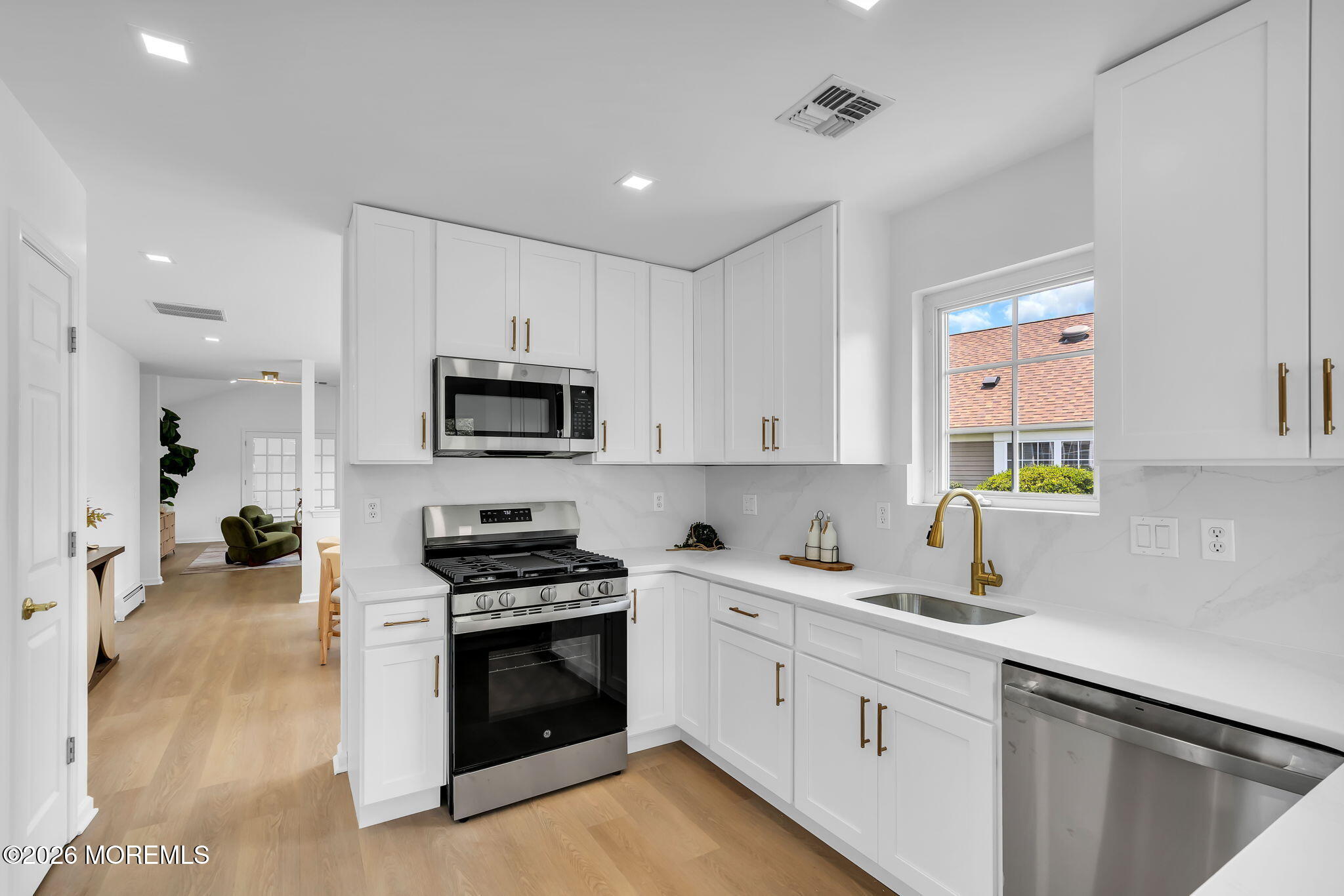 39 Strawberry Lane Lakewood NJ 08701