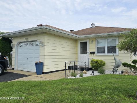 14 Marquis Street Toms River NJ 08757