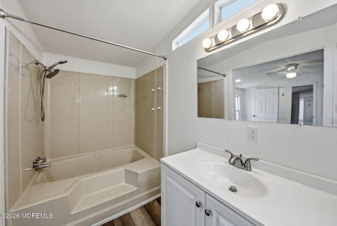 28 Bayshore Mobile Manor Hazlet NJ 07730
