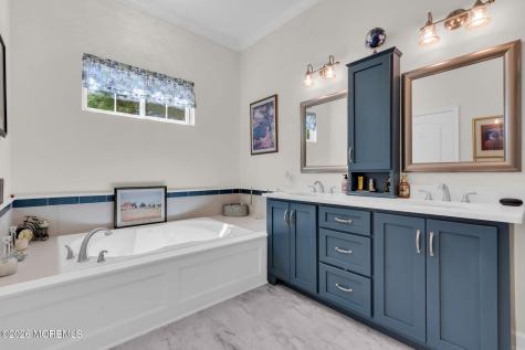 53 Silverside Road Lakewood NJ 08701