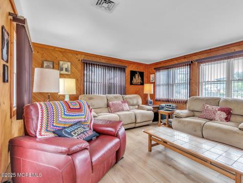 18 Beacon Drive Waretown NJ 08758