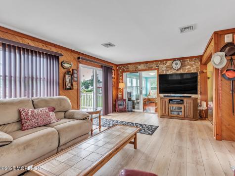 18 Beacon Drive Waretown NJ 08758
