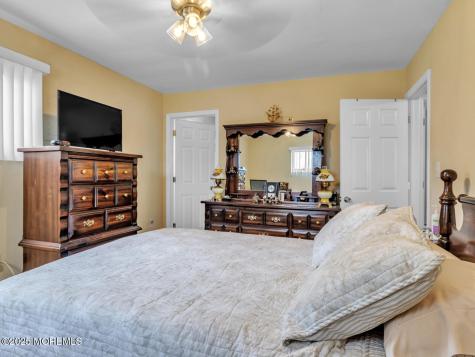 18 Beacon Drive Waretown NJ 08758