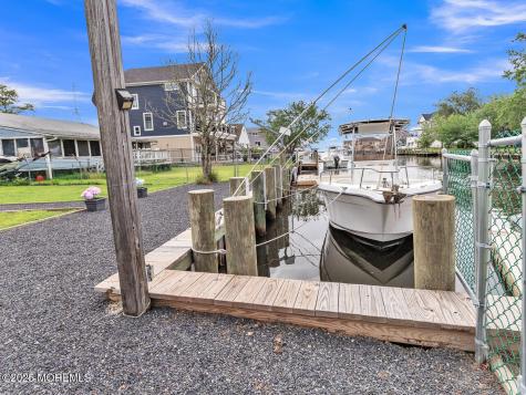 18 Beacon Drive Waretown NJ 08758