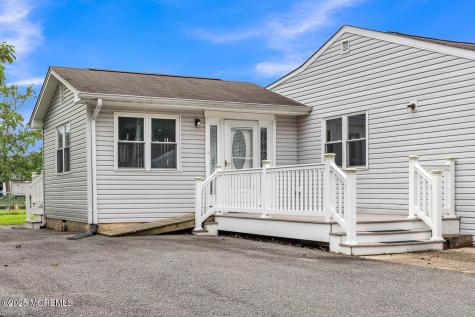 18 Beacon Drive Waretown NJ 08758