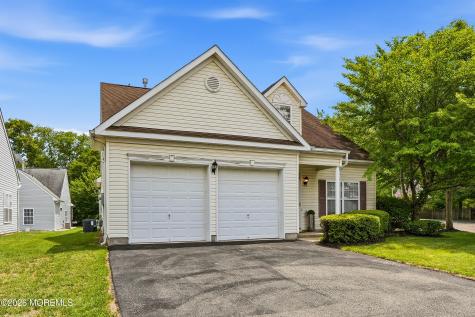5 Holly Manor Court Helmetta NJ 08828