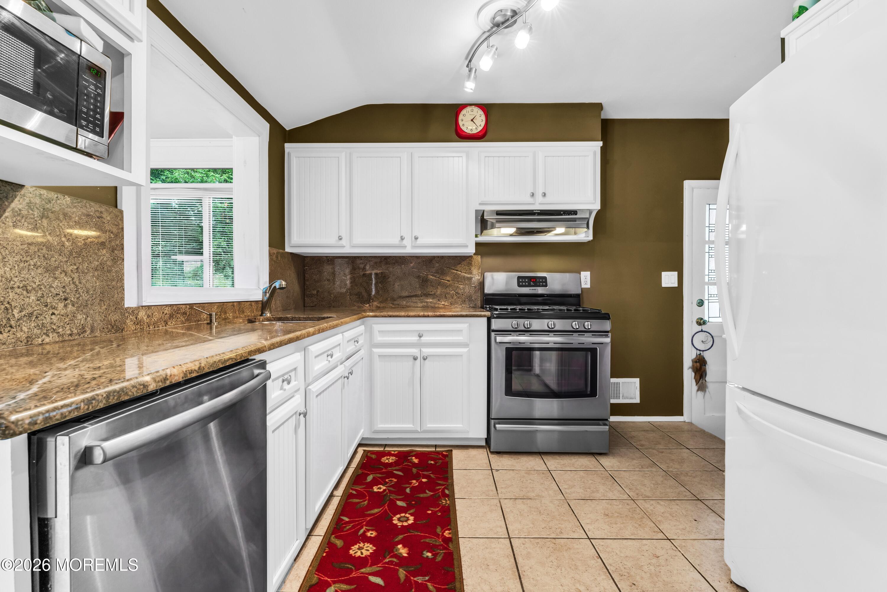 154 Parkview Terrace Lincroft NJ 07738