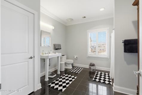 33 Sands Point Road Waretown NJ 08758