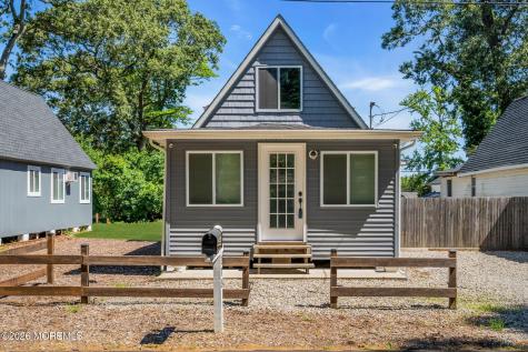 375 E Barnegat Avenue Bayville NJ 08721