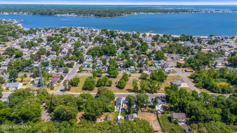 375 E Barnegat Avenue Bayville NJ 08721