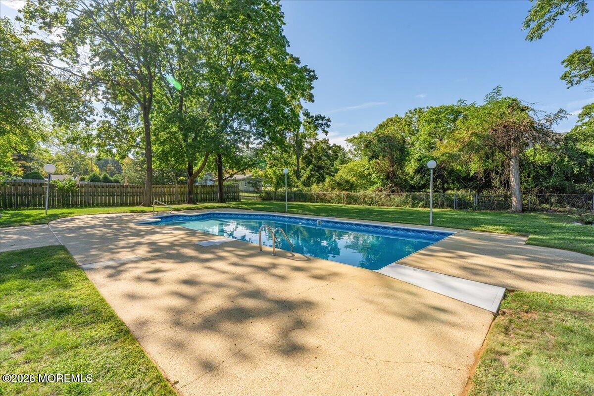 5 Colonial Way Lincroft NJ 07738