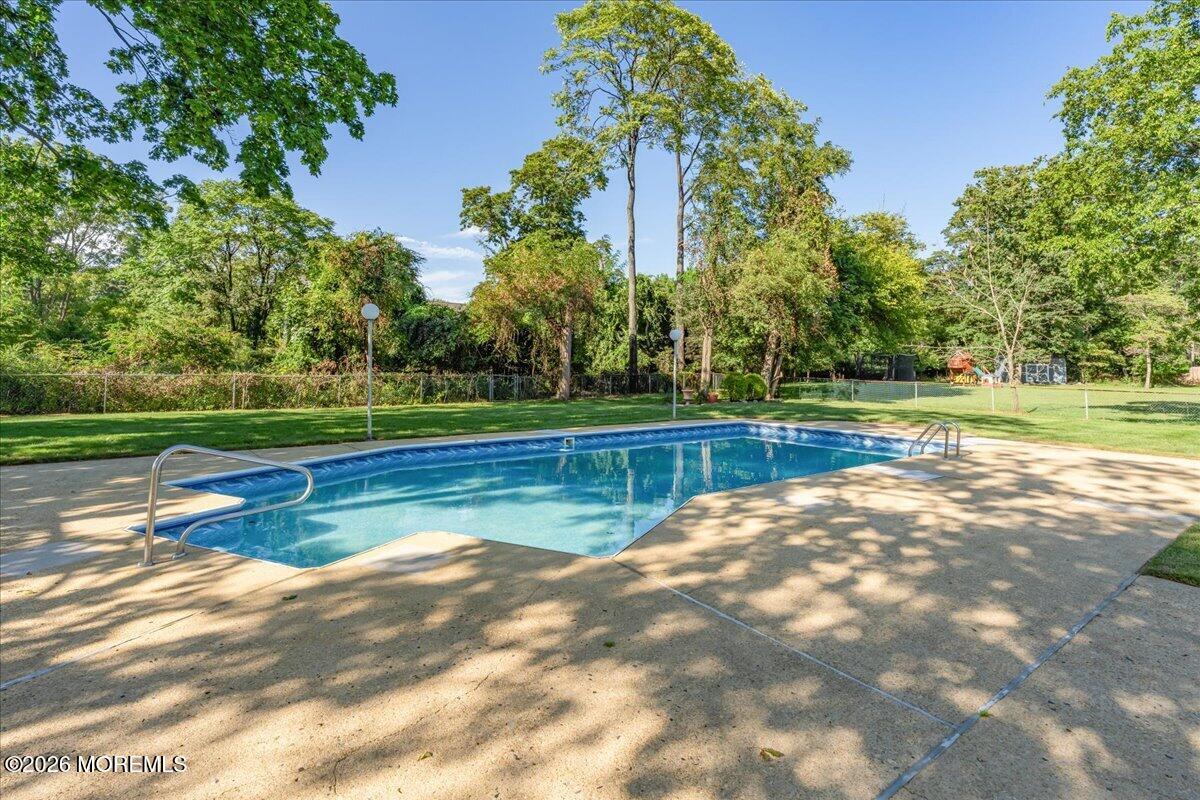 5 Colonial Way Lincroft NJ 07738
