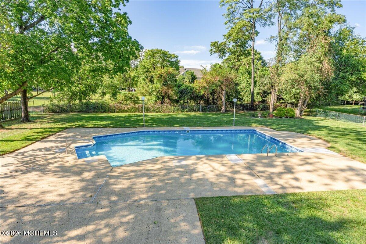 5 Colonial Way Lincroft NJ 07738