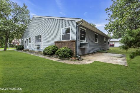 4B Pembroke Lane Whiting NJ 08759
