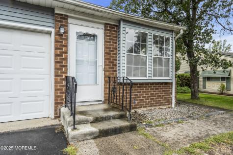 4B Pembroke Lane Whiting NJ 08759