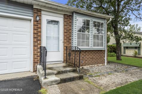 4B Pembroke Lane Whiting NJ 08759