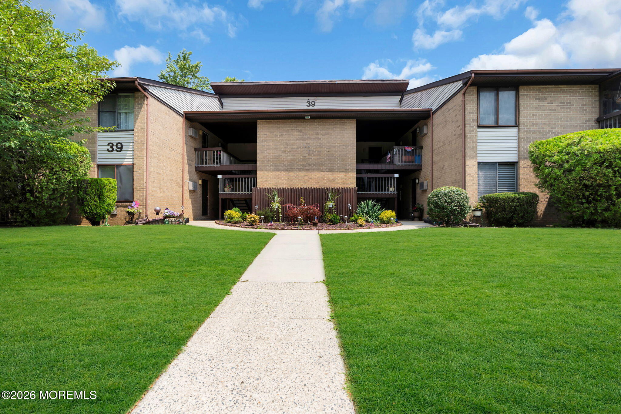 39 Meadow Green Circle Manalapan NJ 07726