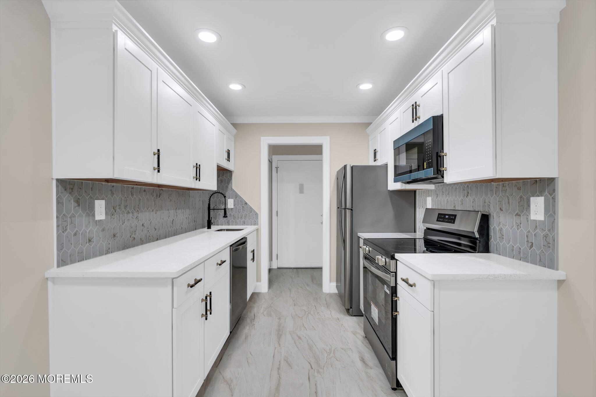39 Meadow Green Circle Manalapan NJ 07726