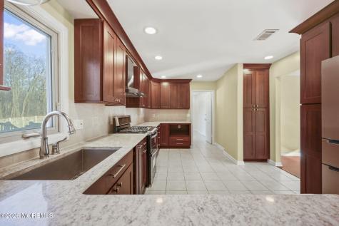 27 Meadow Lane Marlboro NJ 07746