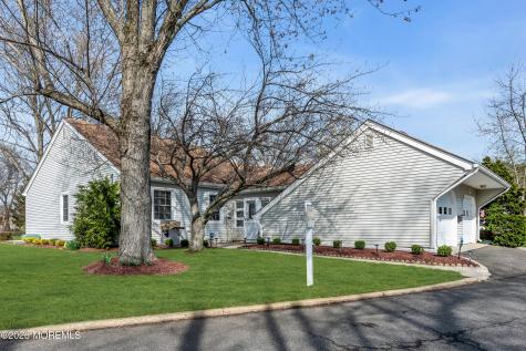 24 Calle De Elvira Freehold NJ 07728