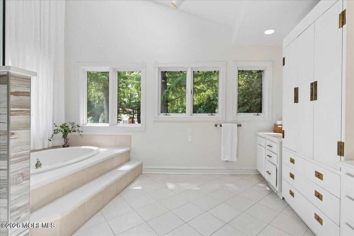 5 Eli Circle Morganville NJ 07751