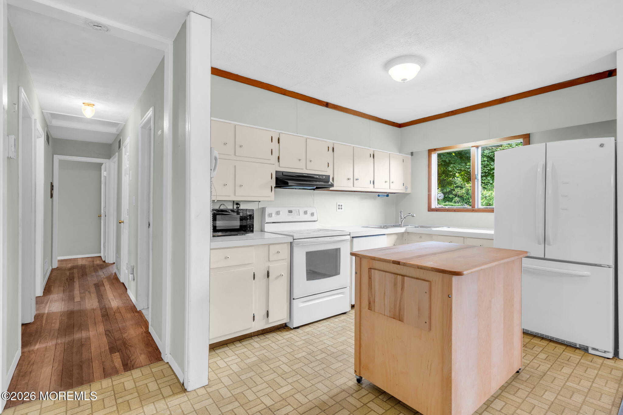 27 Wyckham Road Tinton Falls NJ 07724