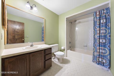 31 Vaughn Drive Middletown NJ 07748