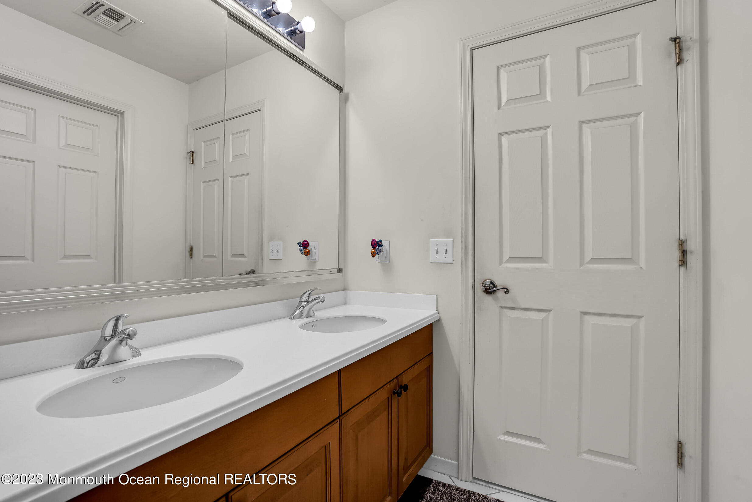 16 Lakeside Drive Jackson NJ 08527
