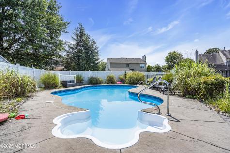 8 Cabin Brook Crescent Crest Manchester NJ 08759