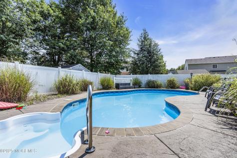 8 Cabin Brook Crescent Crest Manchester NJ 08759
