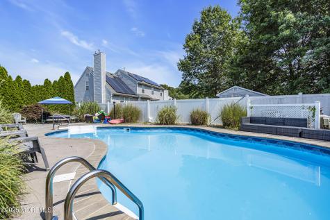 8 Cabin Brook Crescent Crest Manchester NJ 08759