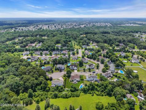 8 Cabin Brook Crescent Crest Manchester NJ 08759