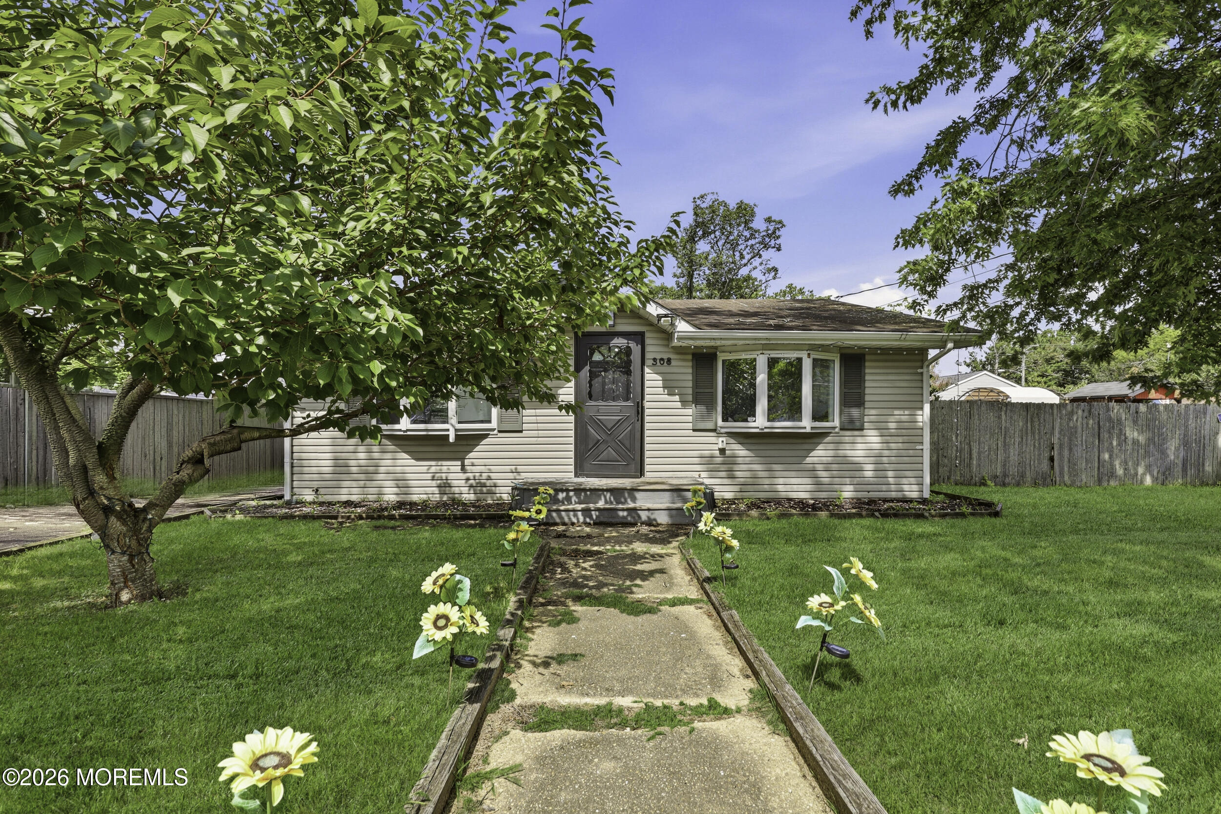 308 Tiller Avenue Beachwood NJ 08722