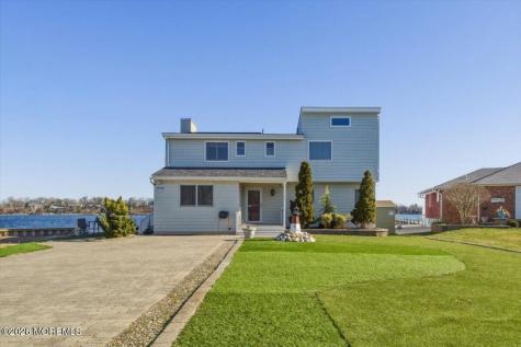 32 Cove Road W Bayville NJ 08721