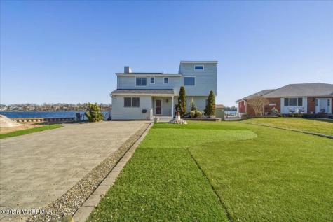 32 Cove Road W Bayville NJ 08721
