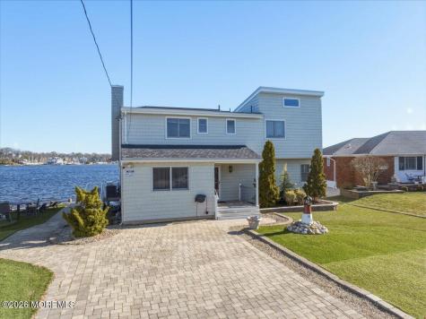 32 Cove Road W Bayville NJ 08721